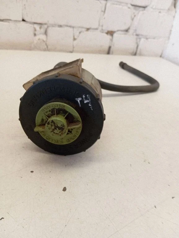 Power steering fluid tank/reservoir 701422373A