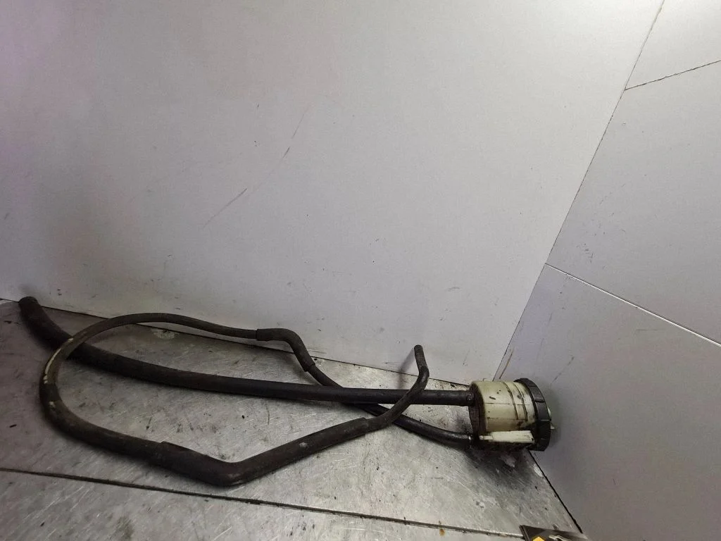 Stūres pastiprinātāja šķidruma tvertne 701422373a