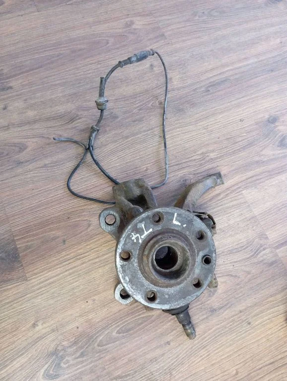 Front wheel hub – Volkswagen Transporter - Caravelle T4 (1991-2003)