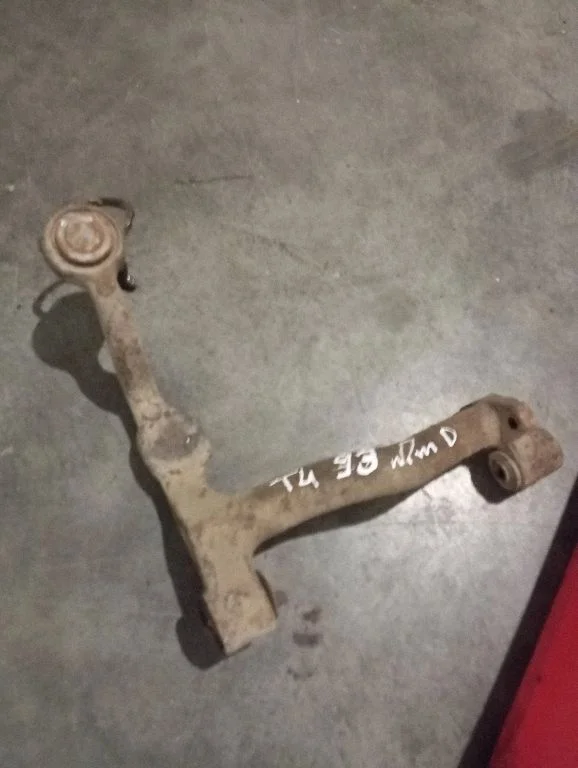 Front lower control arm/wishbone 701407022B