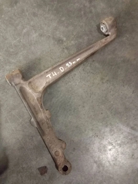 Front lower control arm/wishbone 701407152