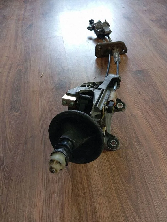 Gear selector mechanism 7H0711061C