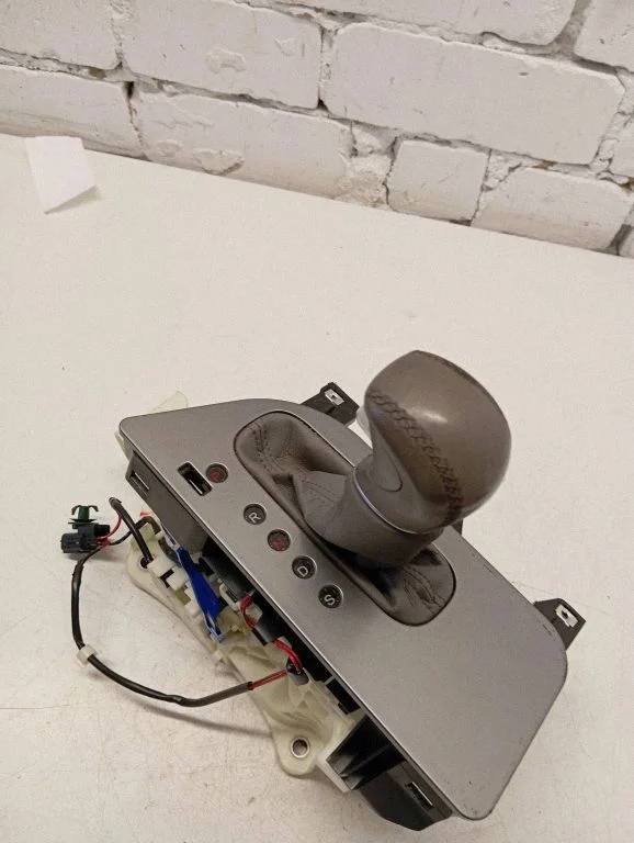 Gear selector mechanism H711STXA8