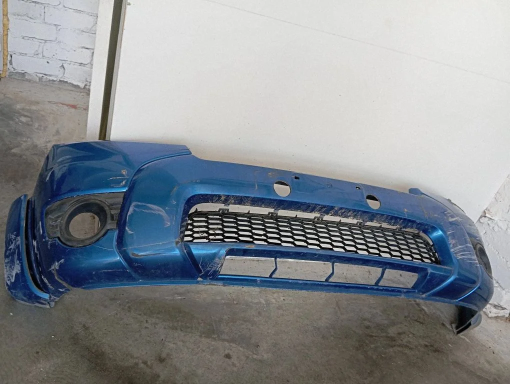 Front bumper UD2D50031