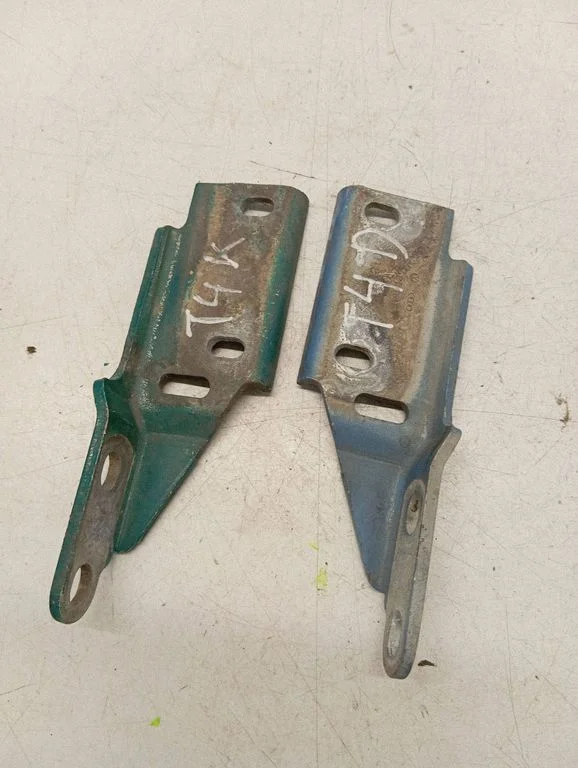 Engine bonnet/hood hinges 701805384J