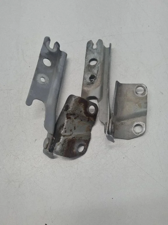 Engine bonnet/hood hinges 0J22
