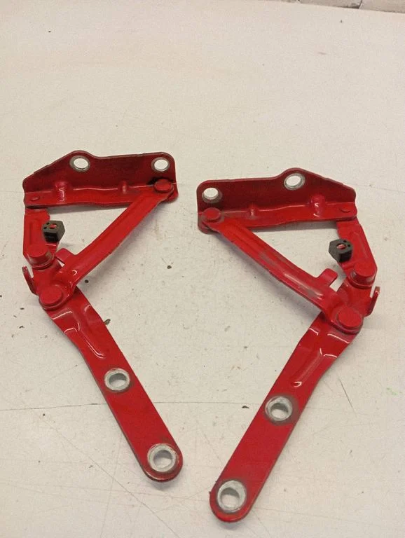 Engine bonnet/hood hinges – Volkswagen Transporter - Caravelle T5 (2003-2015)