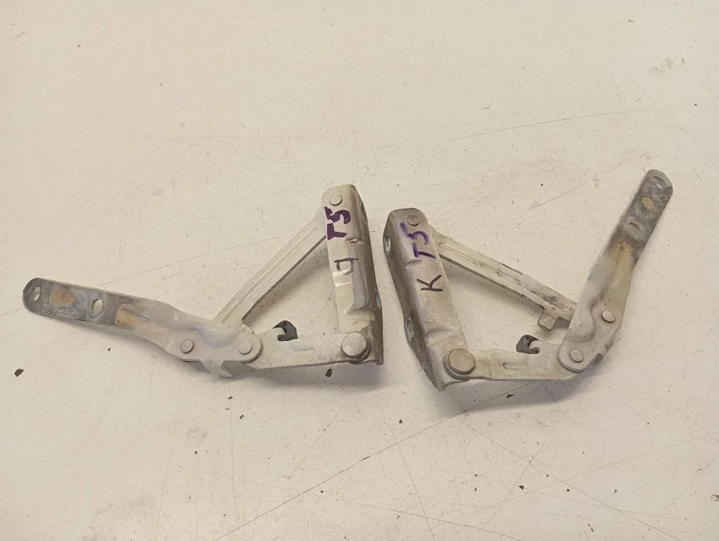 Engine bonnet/hood hinges – Volkswagen Transporter - Caravelle T5 (2003-2015)