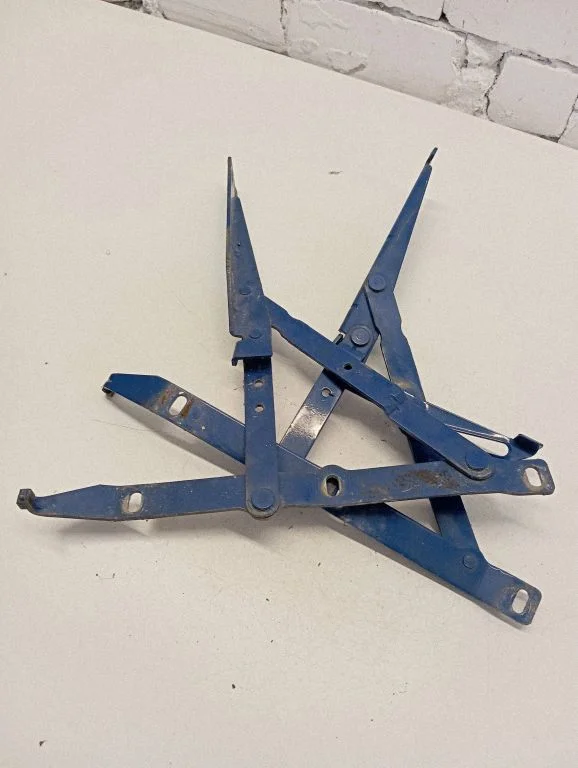 Zawiasy maski