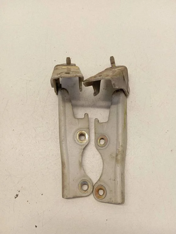 Mootorikapoti hinged