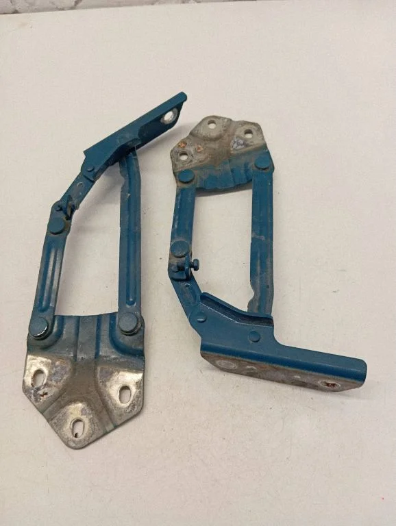 Mootorikapoti hinged 1T0823302