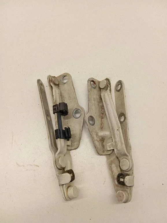 Engine bonnet/hood hinges – Volkswagen Transporter - Caravelle T5 (2003-2015)