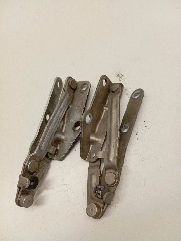 Engine bonnet/hood hinges – Volkswagen Transporter - Caravelle T5 (2003-2015)