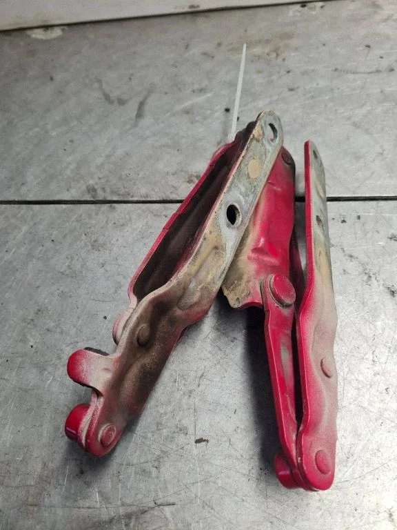 Engine bonnet/hood hinges – Volkswagen Transporter - Caravelle T5 (2003-2015)