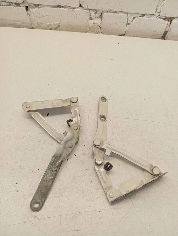 Engine bonnet/hood hinges – Volkswagen Transporter - Caravelle T5 (2003-2015)