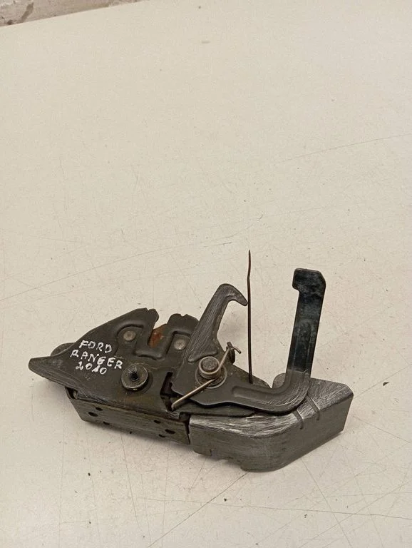 Engine bonnet/hood lock/catch