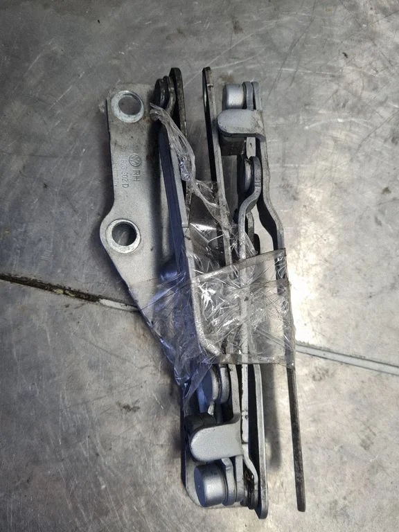 Engine bonnet/hood hinges – Volkswagen Transporter - Caravelle T5 (2003-2015)