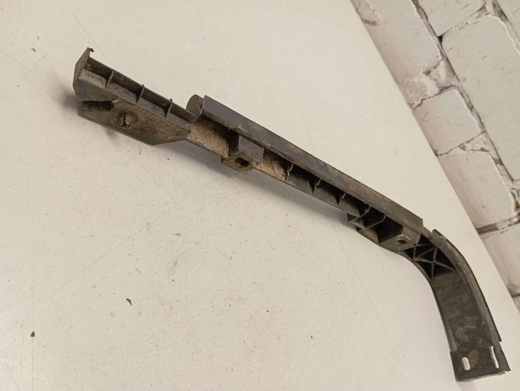 Rear bumper mounting bracket 7D0807394
