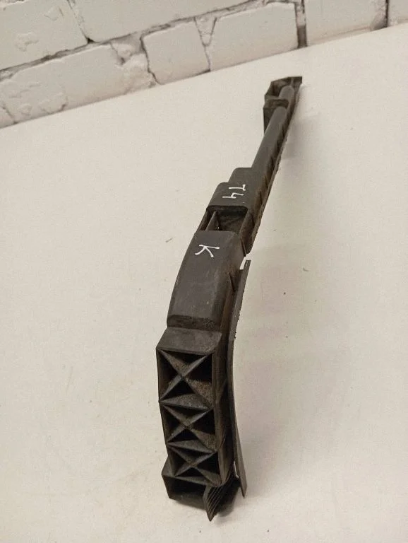 Rear bumper mounting bracket 7D0807393