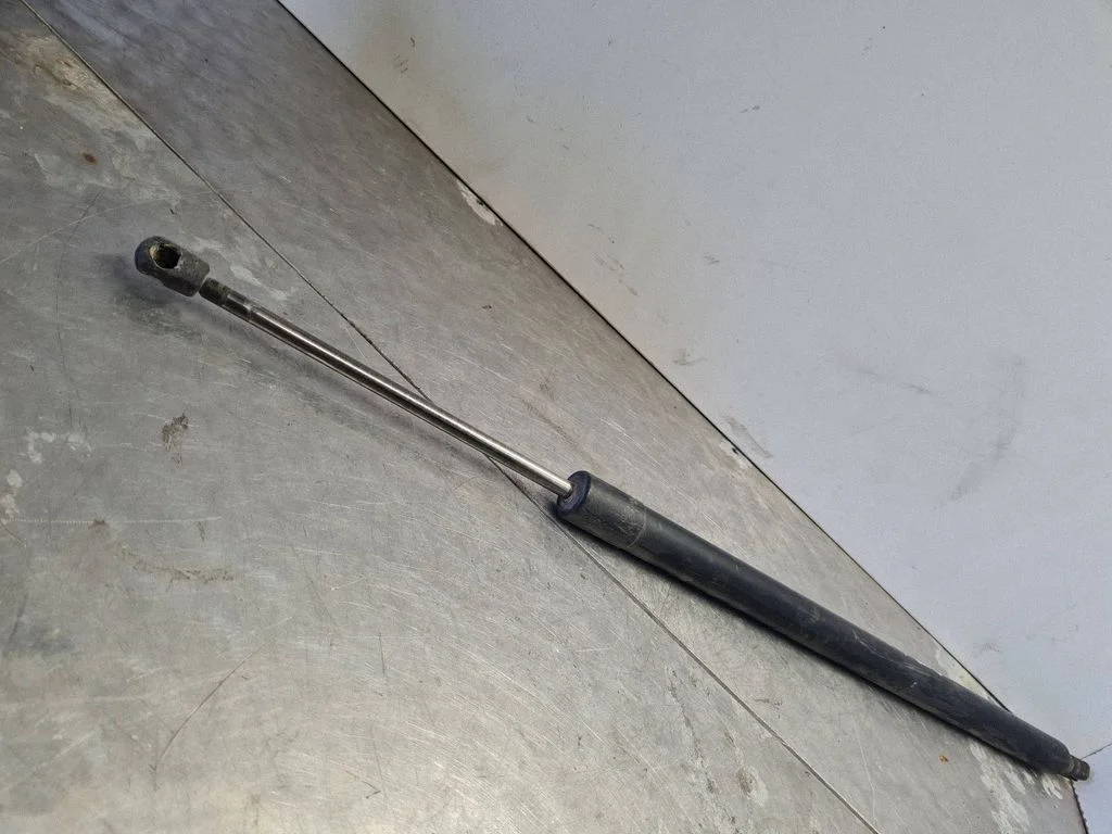 Tailgate/trunk strut/damper – Volkswagen Transporter - Caravelle T5 (2003-2015)