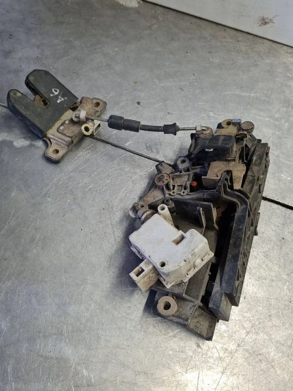 Tailgate/trunk/boot lock/catch/latch – Audi A6 S6 C5 4B (1997-2005)