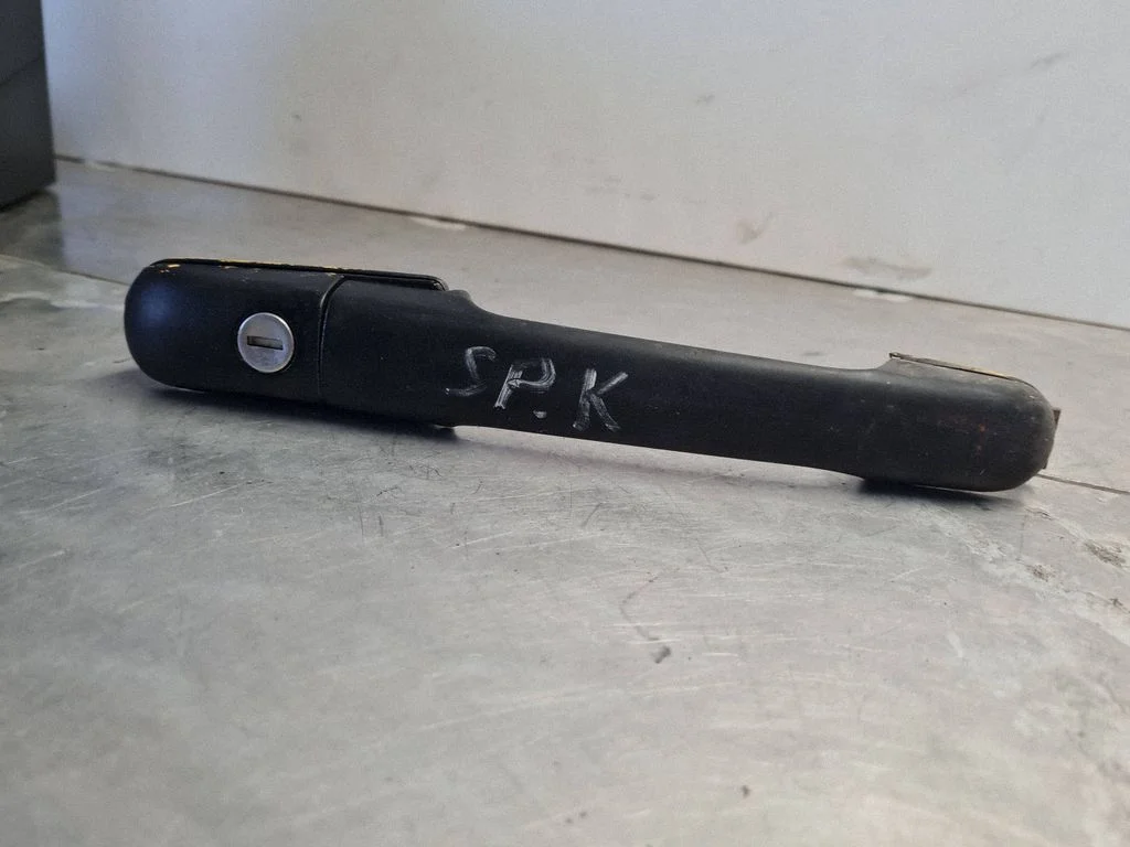Front door exterior handle – front left