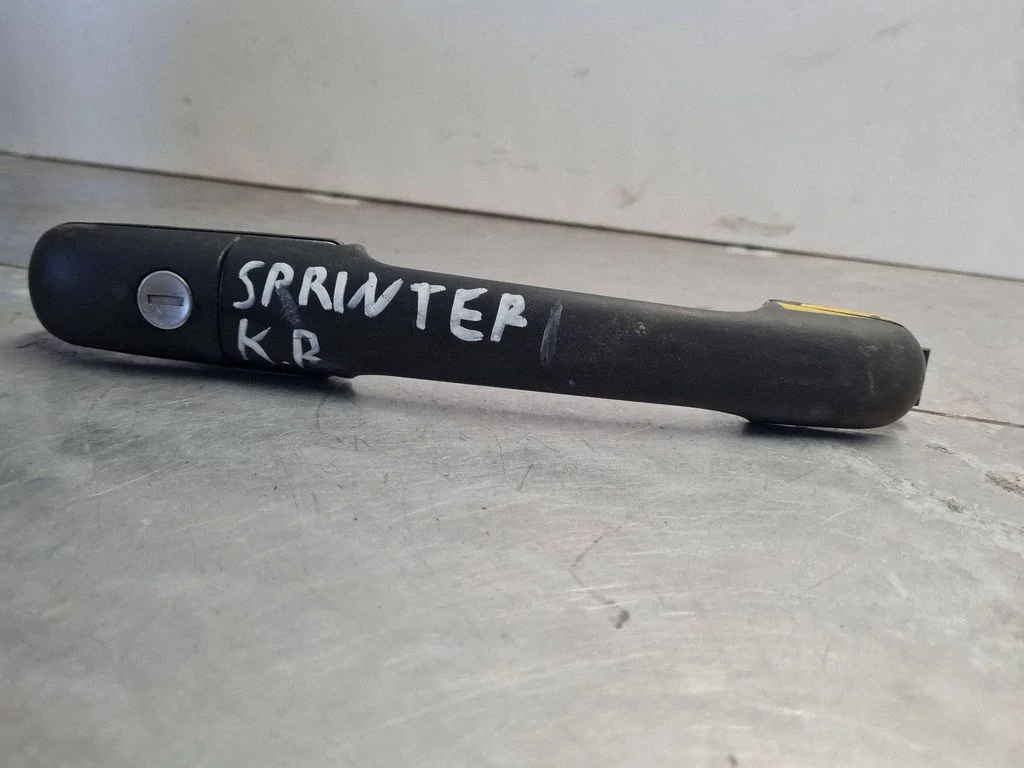 Front door exterior handle – front left