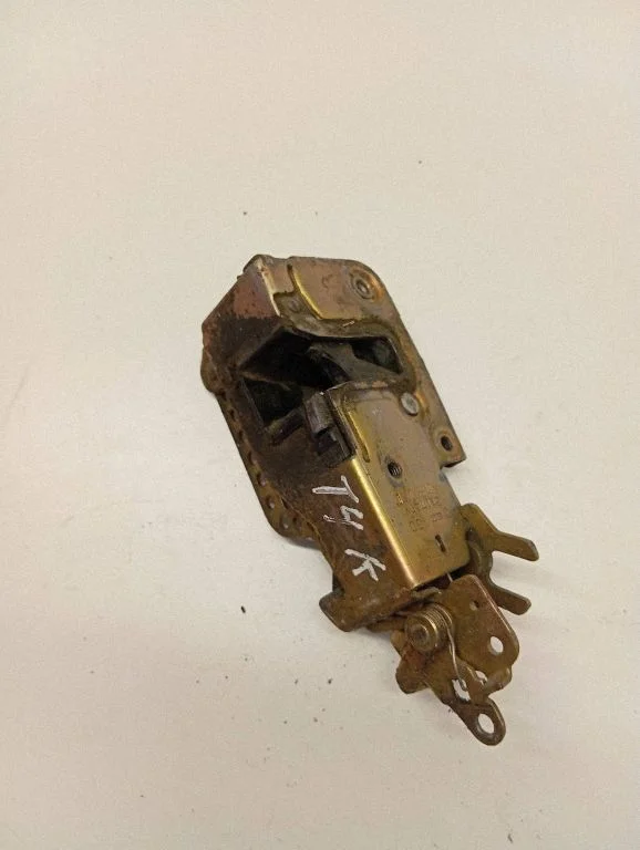 Front door lock 701837015D