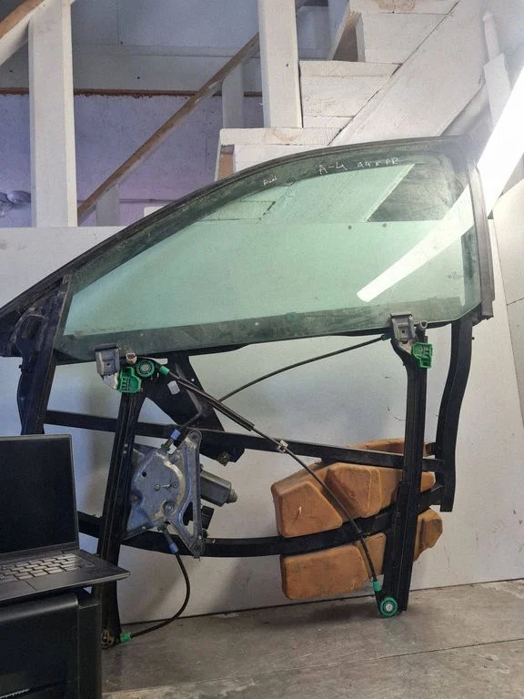Priekšējā el. loga pacēlāja mehānisma komplekts 0536001402