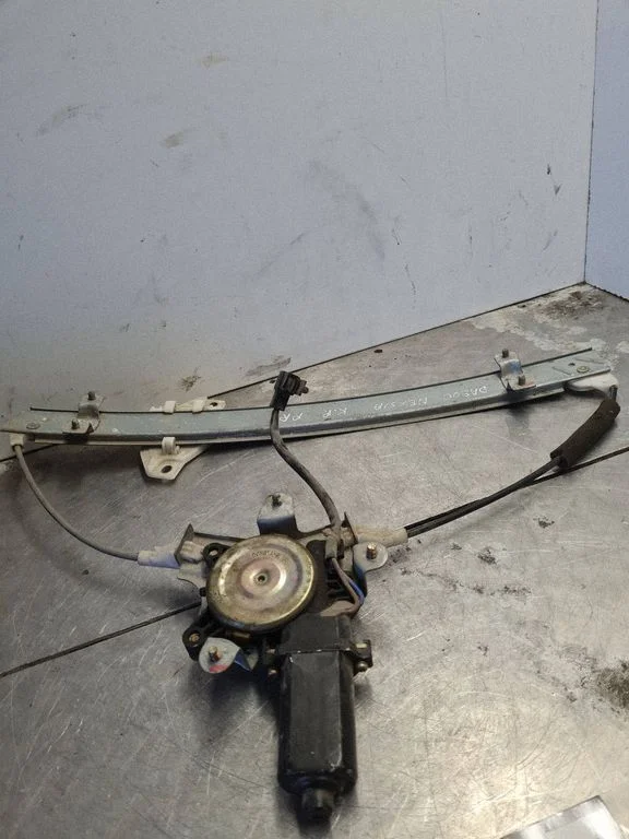 Front door window regulator with motor – front right