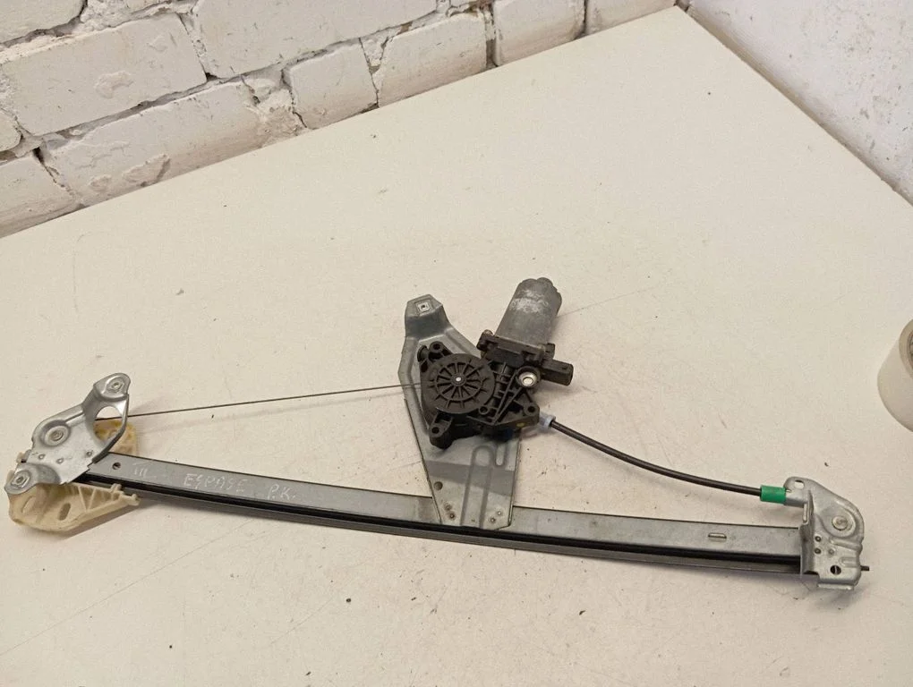 Priekinio el. lango pakėlimo mechanizmo komplektas