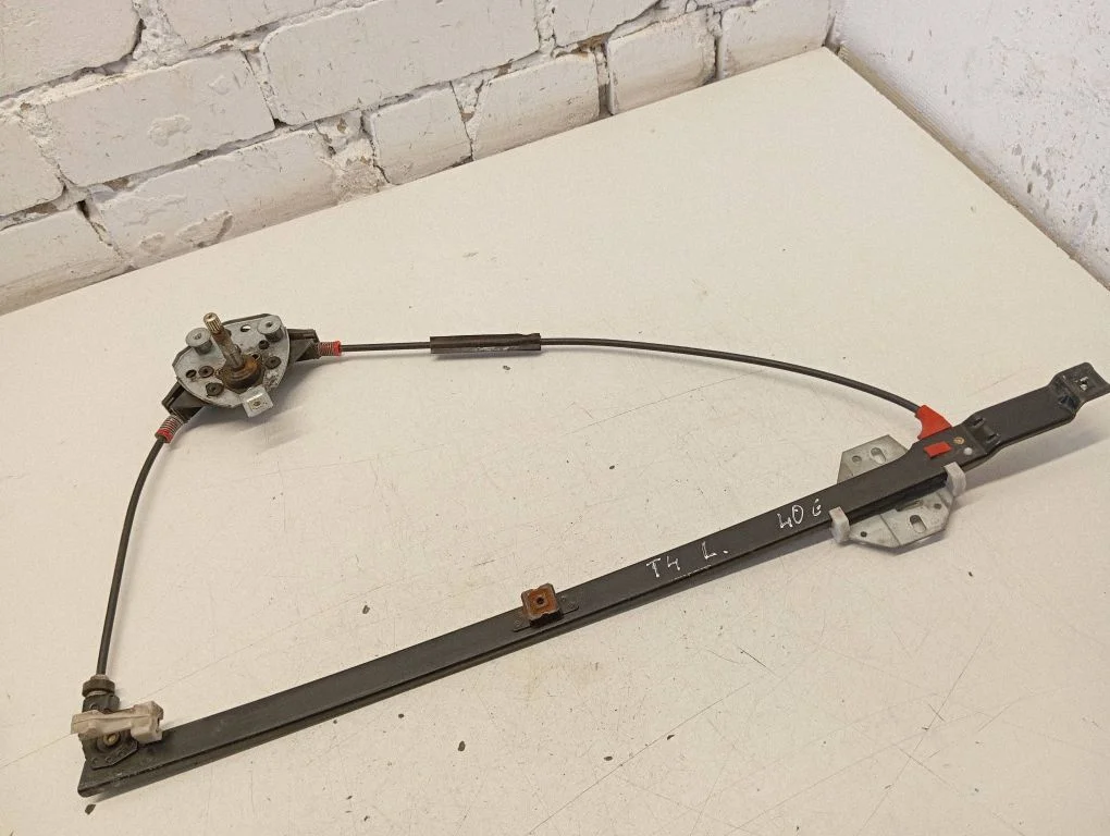 Mechaninis priekinio lango pakėlimo mechanizmas
