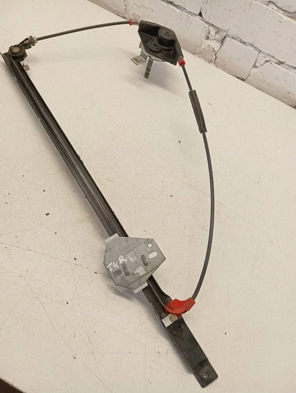 Mechaninis priekinio lango pakėlimo mechanizmas