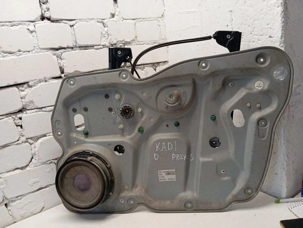Mechaninis priekinio lango pakėlimo mechanizmas