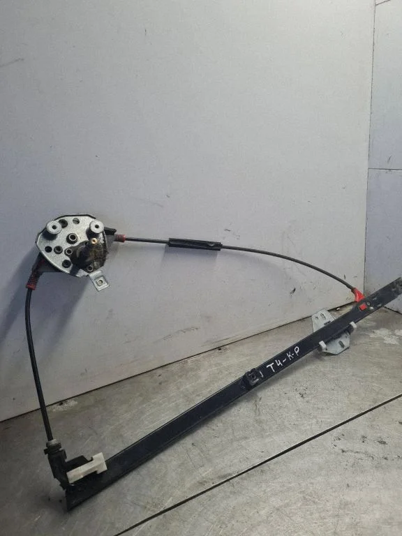 Mechaninis priekinio lango pakėlimo mechanizmas