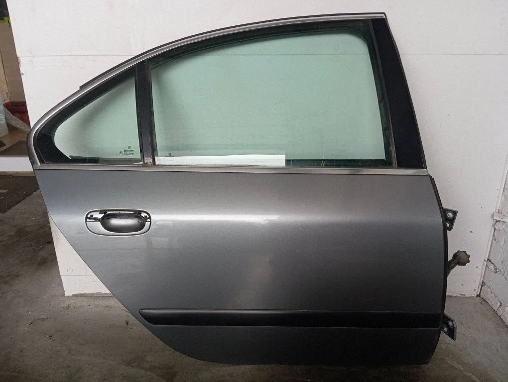 Rear door – rear right