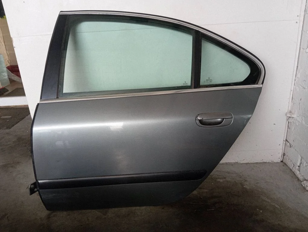 Rear door – rear left