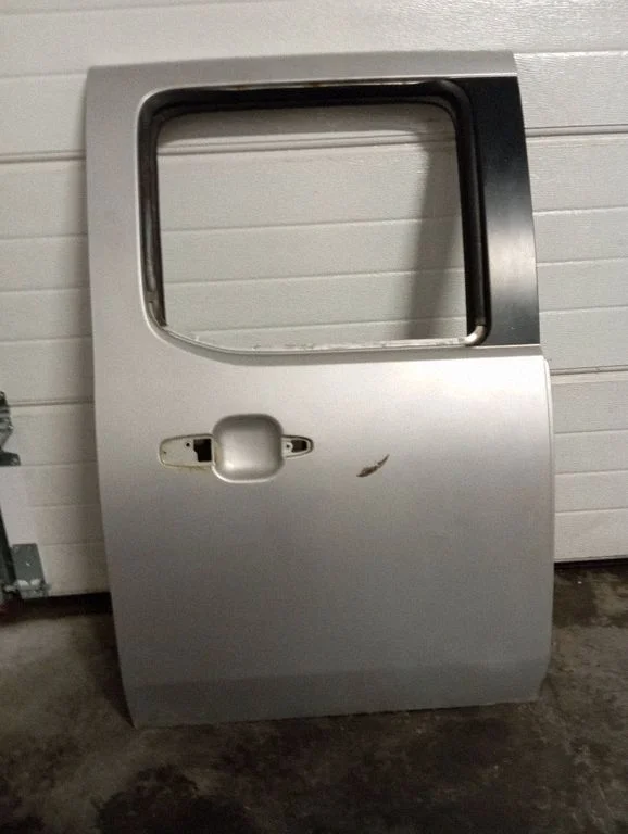 Rear door – rear right