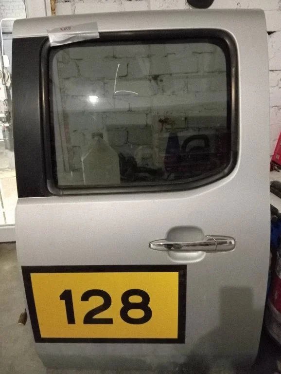 Rear door – rear left