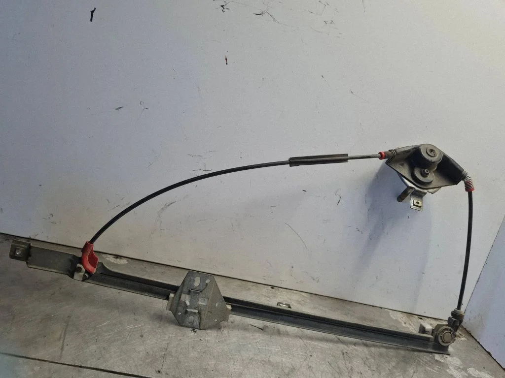 Mechaninis priekinio lango pakėlimo mechanizmas