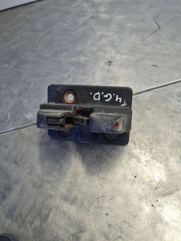 Rear door lock – Volkswagen Transporter - Caravelle T4 (1991-2003)