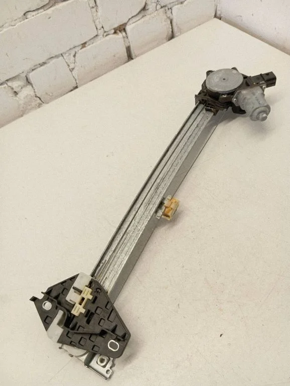 Rear door window regulator with motor CM092190B