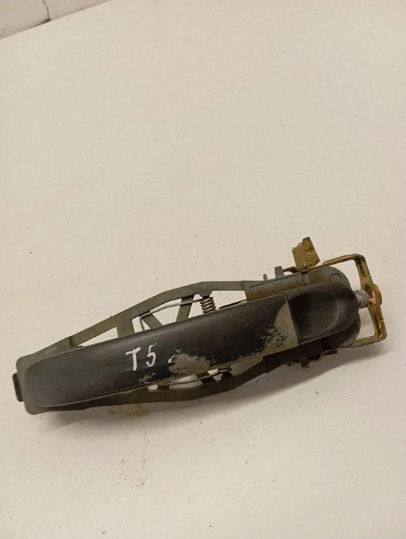 Front door exterior handle – front right