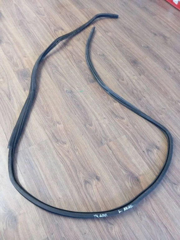 Priekinė sandarinimo guma ant kėbulo