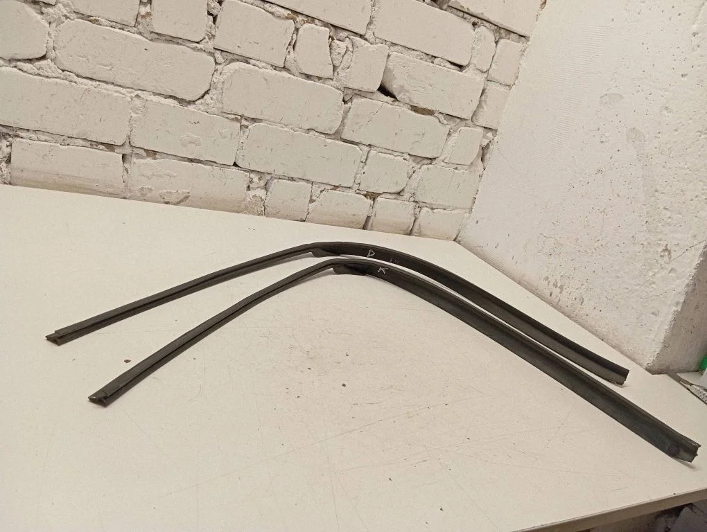 Priekinė sandarinimo guma ant kėbulo