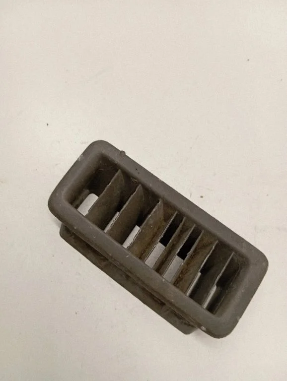 Dash center air vent grill 701819072