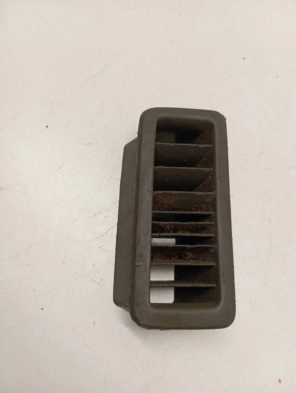 Dash center air vent grill 701819072