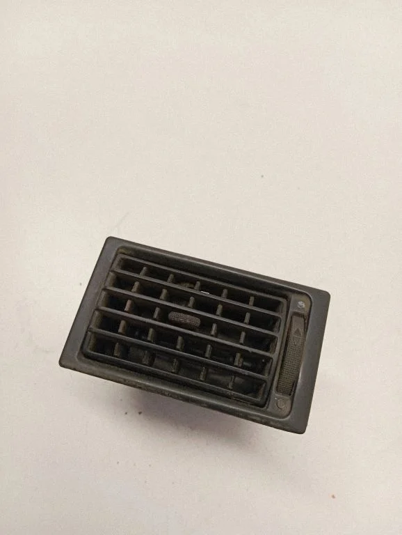 Dash center air vent grill 701819709A
