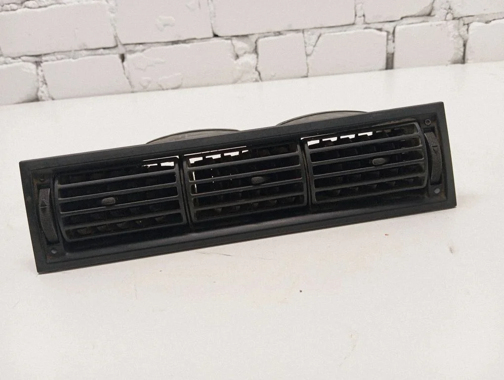 Dash center air vent grill 2D2819703A