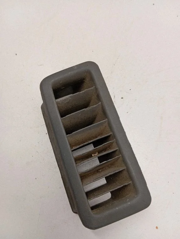 Dash center air vent grill – Volkswagen Transporter - Caravelle T4 (1991-2003)